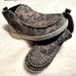 Hey Dude Helis Leopard Denny Beige Boots Size 9 Women’s